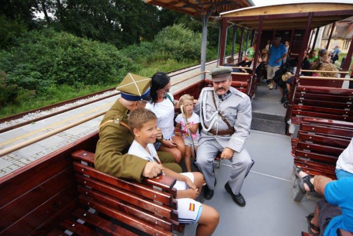 pilsudski_kolejka